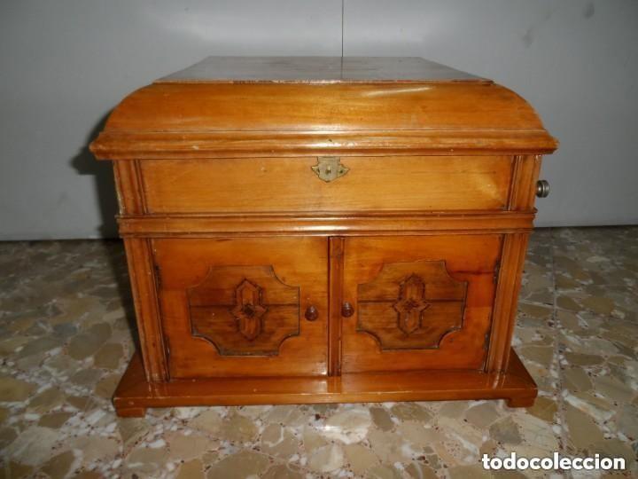 Gram&oacute;fonos y gramolas: GRAMOFONO SOBREMESA ANTIGUO - Foto 1