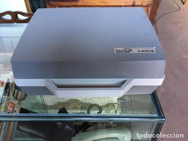 Gram&oacute;fonos y gramolas: TOCADISCOS PORT&Aacute;TIL Y DISCOS - Foto 2