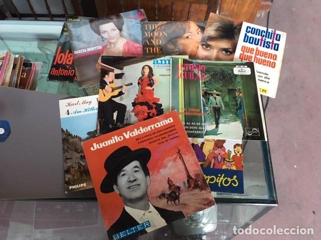 Gram&oacute;fonos y gramolas: TOCADISCOS PORT&Aacute;TIL Y DISCOS - Foto 5