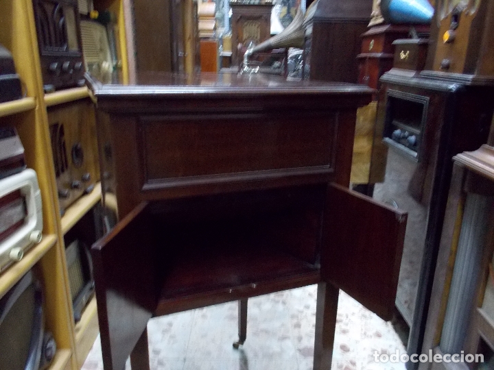 Gram&oacute;fonos y gramolas: Gramofono de mueble funcionando - Foto 3
