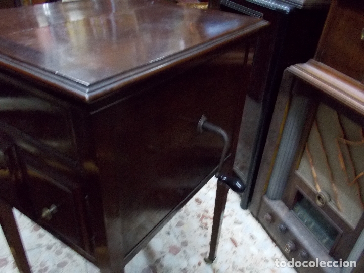 Gram&oacute;fonos y gramolas: Gramofono de mueble funcionando - Foto 32