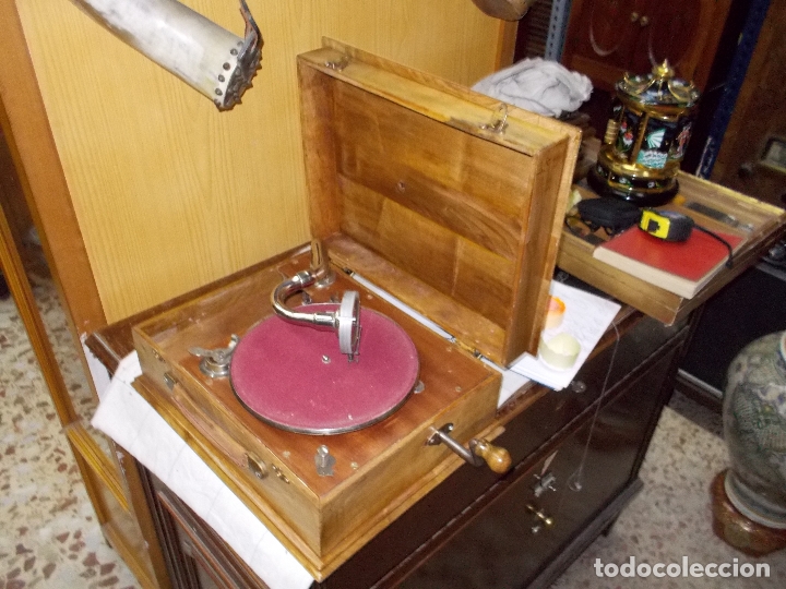 Gram&oacute;fonos y gramolas: gramola de madera - Foto 1