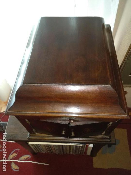 Gram&oacute;fonos y gramolas: Gram&oacute;fono mueble Antiguo - Foto 2
