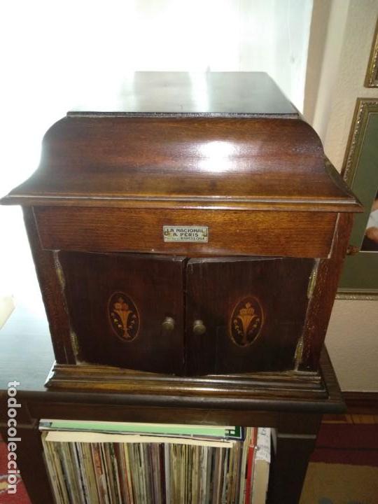 Gram&oacute;fonos y gramolas: Gram&oacute;fono mueble Antiguo - Foto 1