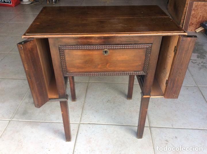Gram&oacute;fonos y gramolas: Mesa con gramola incorporada, funcionando - Foto 2