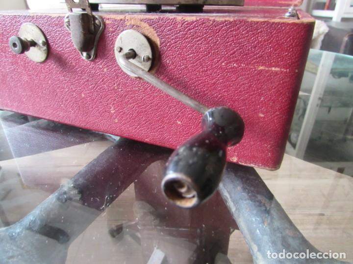Gram&oacute;fonos y gramolas: Gramofono marca Trumpf de maletin - Foto 4
