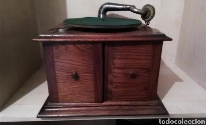 Gram&oacute;fonos y gramolas: Gramofono de madera vintage - Foto 2