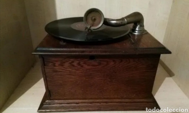Gram&oacute;fonos y gramolas: Gramofono de madera vintage - Foto 4