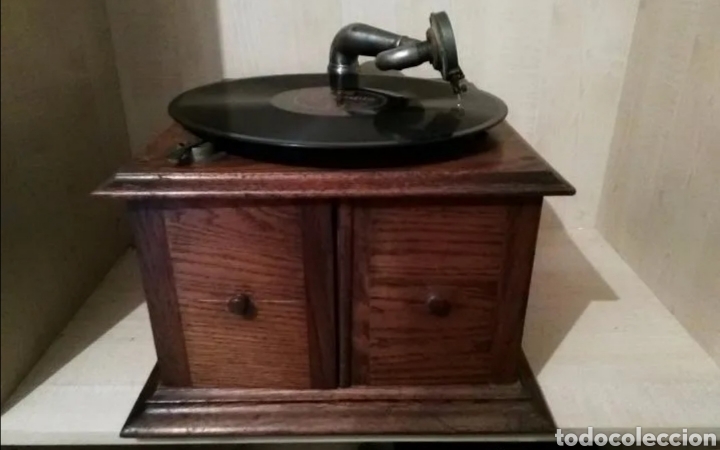 Gram&oacute;fonos y gramolas: Gramofono de madera vintage - Foto 1