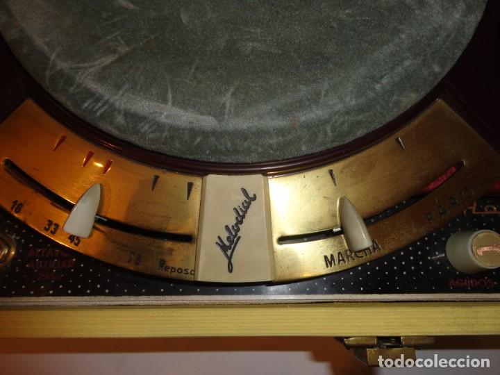 Gram&oacute;fonos y gramolas: ANTIGUO TOCADISCOS MELODIAL &rdquo;HOLIDAY&rdquo; - Foto 5