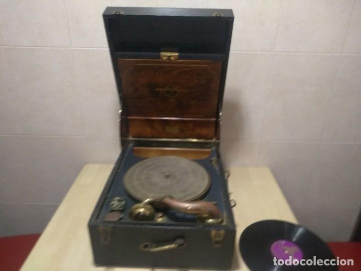 Gram&oacute;fonos y gramolas: Gramola de malet&iacute;n Columbia - Foto 1