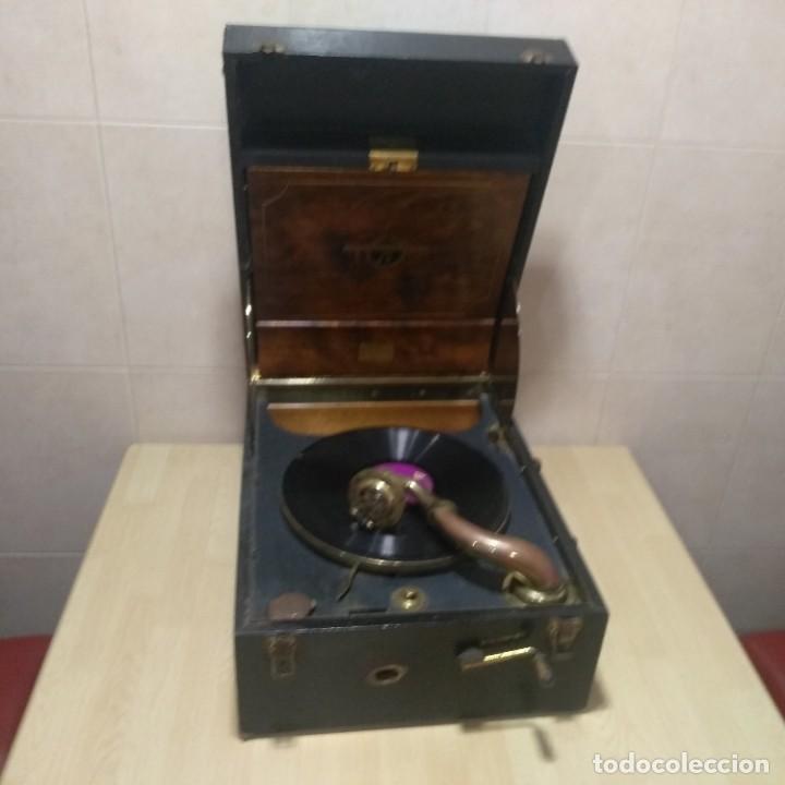 Gram&oacute;fonos y gramolas: Gramola de malet&iacute;n Columbia - Foto 16