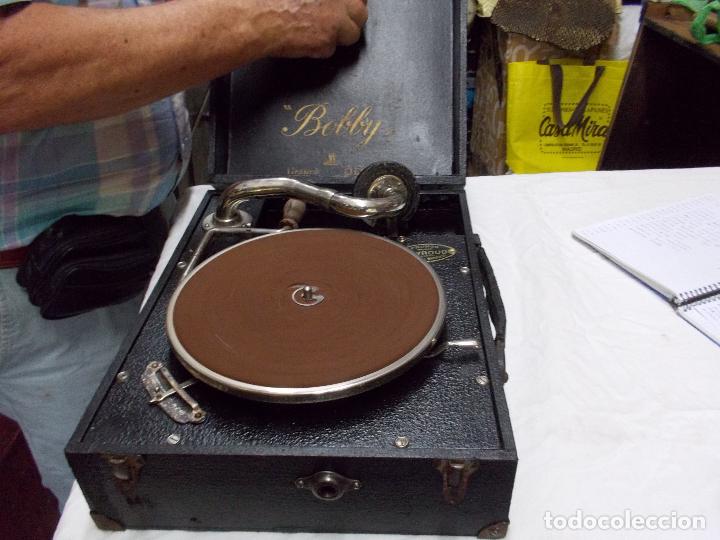 Gram&oacute;fonos y gramolas: Gramola funcionando marca odeon modelo Bobby - Foto 2