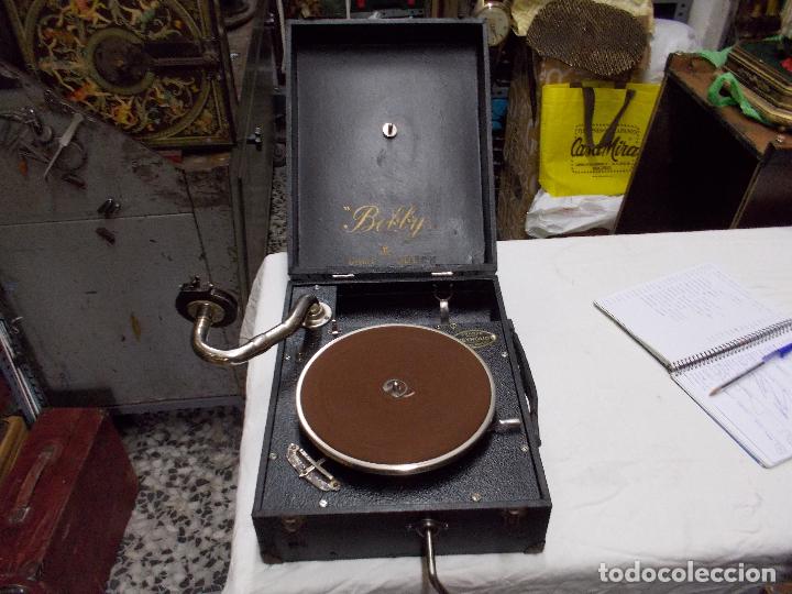 Gram&oacute;fonos y gramolas: Gramola funcionando marca odeon modelo Bobby - Foto 1