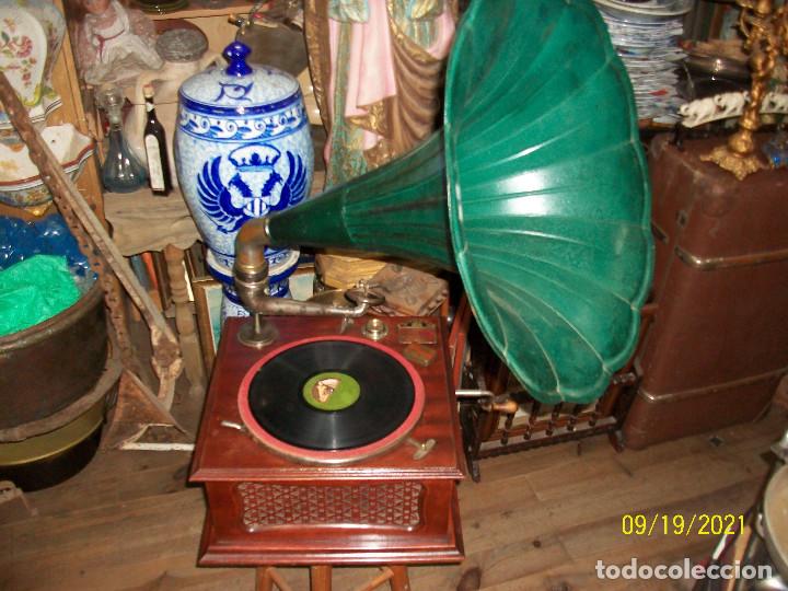 ANTIGUO GRAMOFONO/FONOGRAFO DIAMOND PATHE-CON UNA CAJA CON AGUJAS-FUNCIONA (Radios, Gramófonos, Grabadoras y Otros - Gramófonos y Gramolas)