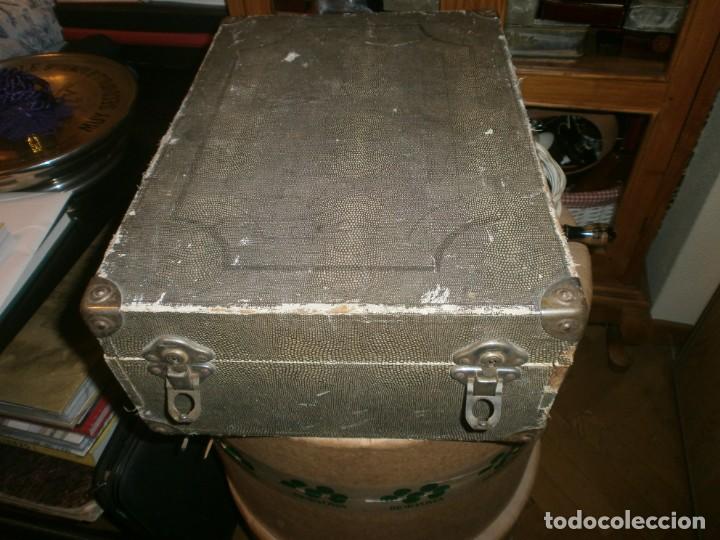 Gram&oacute;fonos y gramolas: Gramola de maleta marca Victoria - funciona. - Foto 9