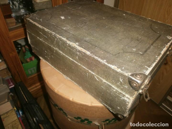 Gram&oacute;fonos y gramolas: Gramola de maleta marca Victoria - funciona. - Foto 10