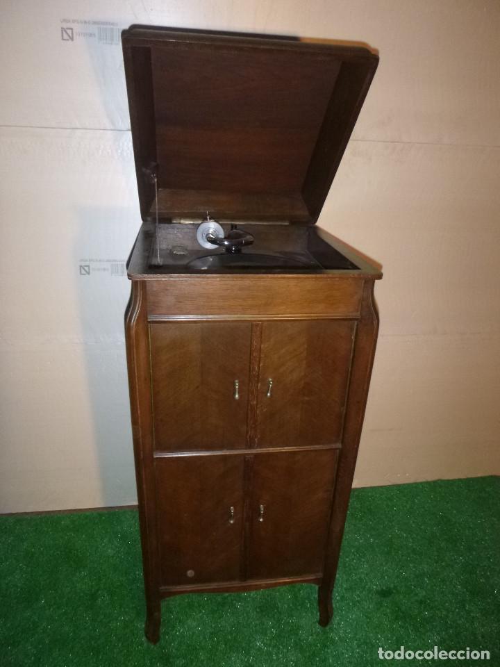 Gram&oacute;fonos y gramolas: ANTIGUA GRAMOLA CON MUEBLE DE ROBLE - Foto 1
