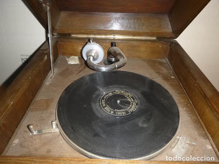 Gram&oacute;fonos y gramolas: ANTIGUA GRAMOLA CON MUEBLE DE ROBLE - Foto 3
