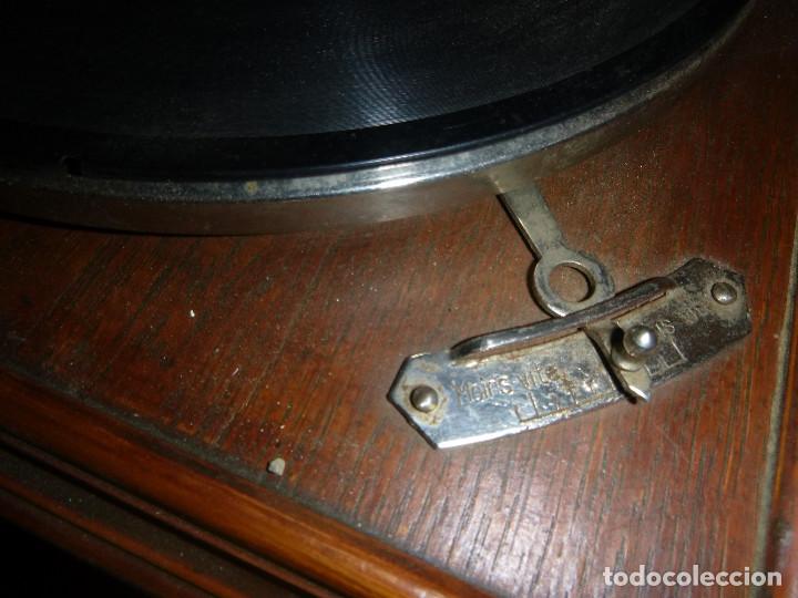Gram&oacute;fonos y gramolas: ANTIGUA GRAMOLA CON MUEBLE DE ROBLE - Foto 4
