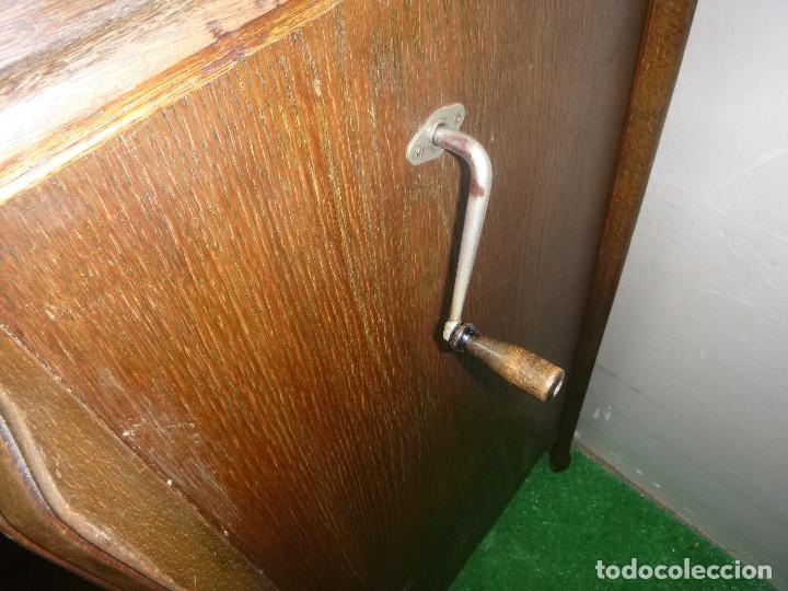 Gram&oacute;fonos y gramolas: ANTIGUA GRAMOLA CON MUEBLE DE ROBLE - Foto 7