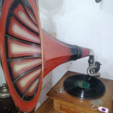 Gramófonos y gramolas: GRAMOLA DE MÚSICA. Lote 331283093