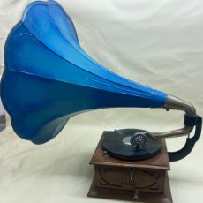 Gramófonos y gramolas: GRAMÓFONO LA VOZ DE SU AMO MODERNISTA. Lote 366369221