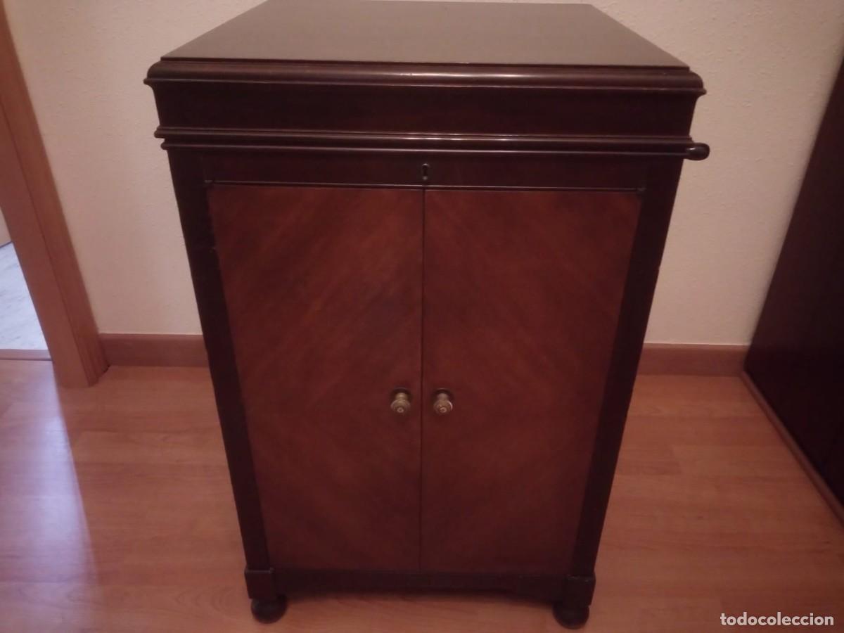 Gram&oacute;fonos y gramolas: Gram&oacute;fono con mueble - La Voz de su amo - Foto 2