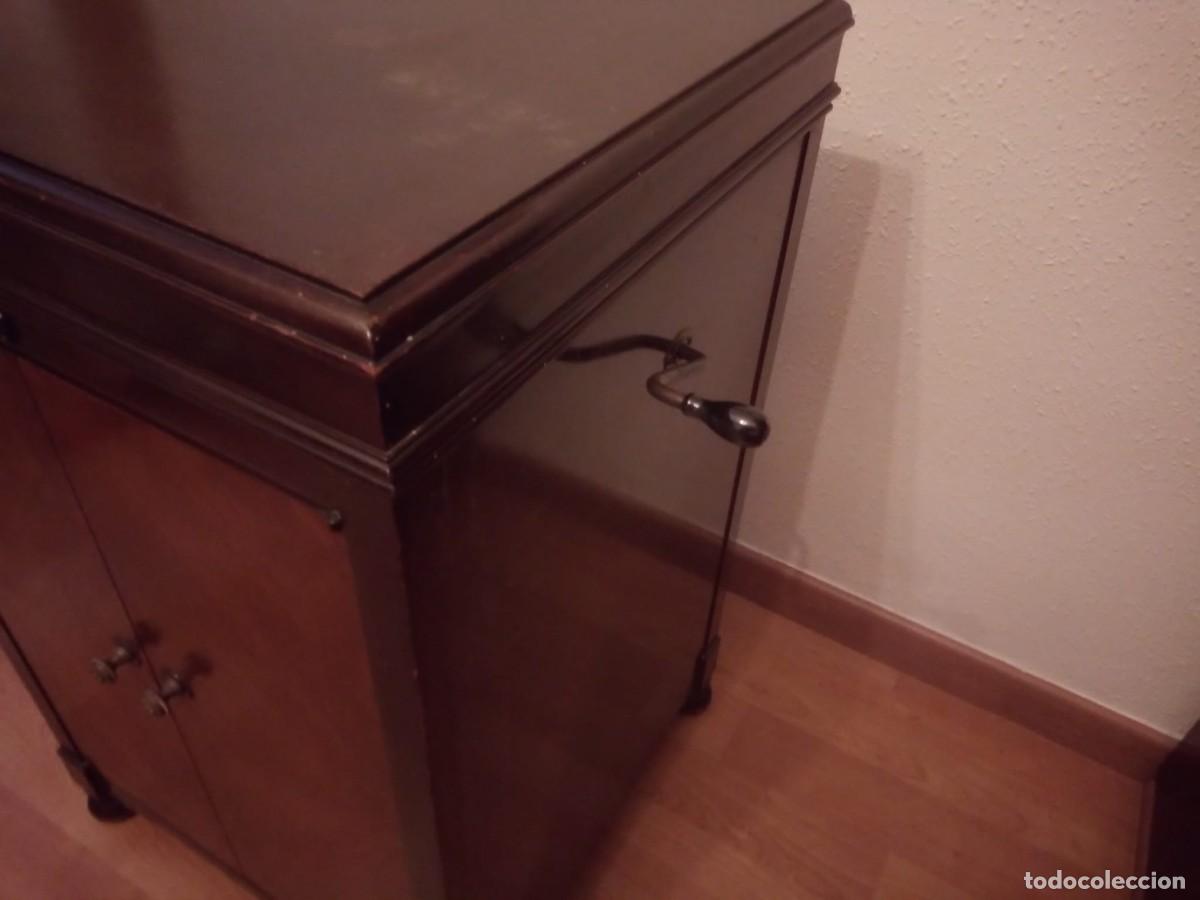 Gram&oacute;fonos y gramolas: Gram&oacute;fono con mueble - La Voz de su amo - Foto 4