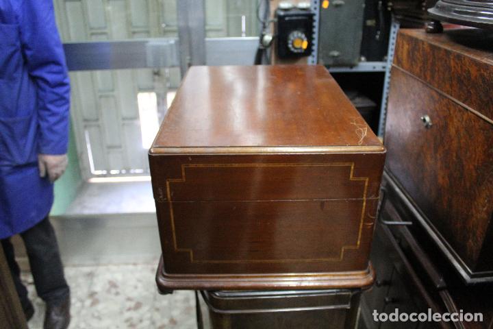 Gram&oacute;fonos y gramolas: gramofono mervellophone funcionando - Foto 10