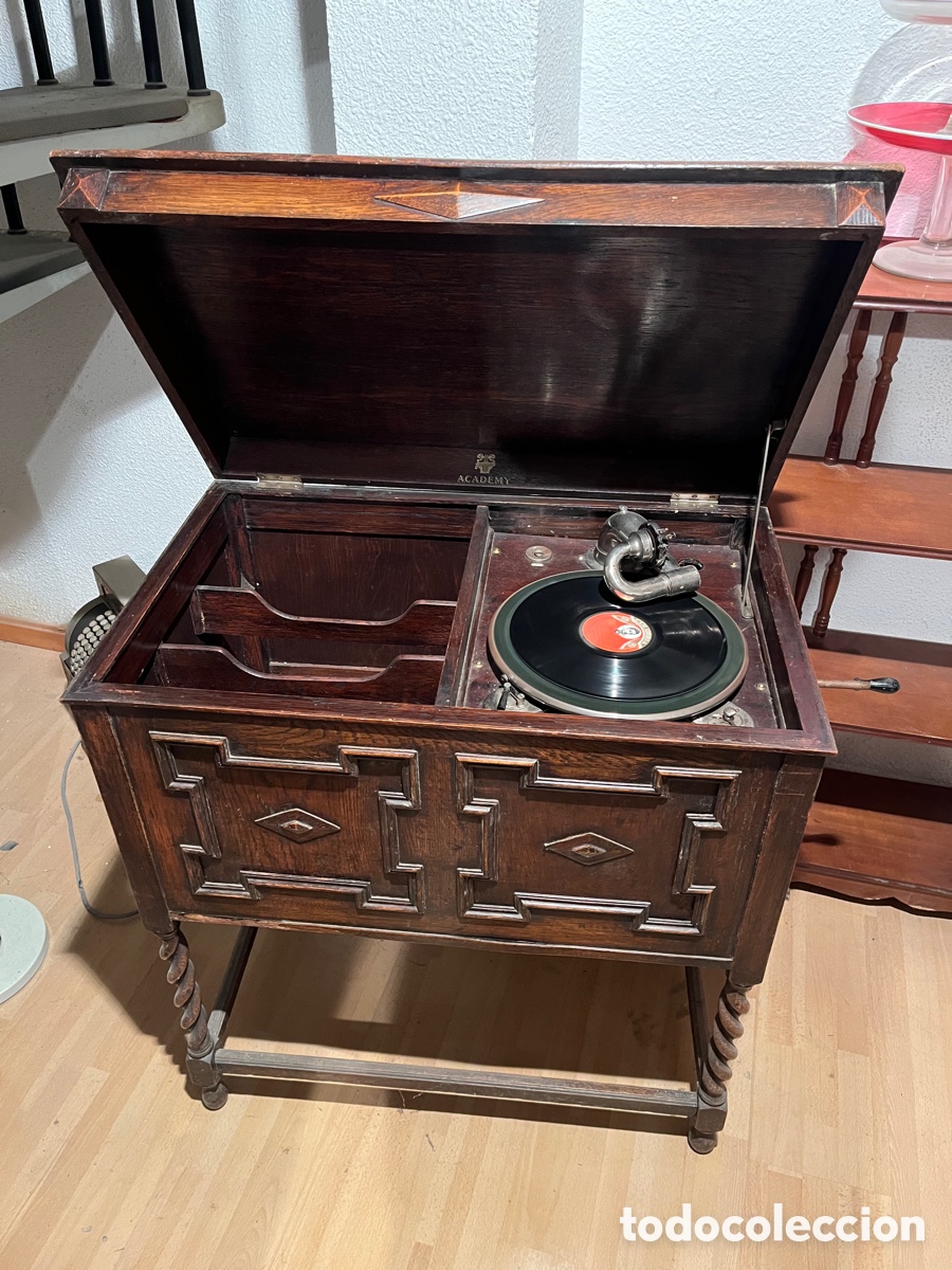 Gram&oacute;fonos y gramolas: Gram&oacute;fono 1930 sal&oacute;n madera funciona - Foto 1