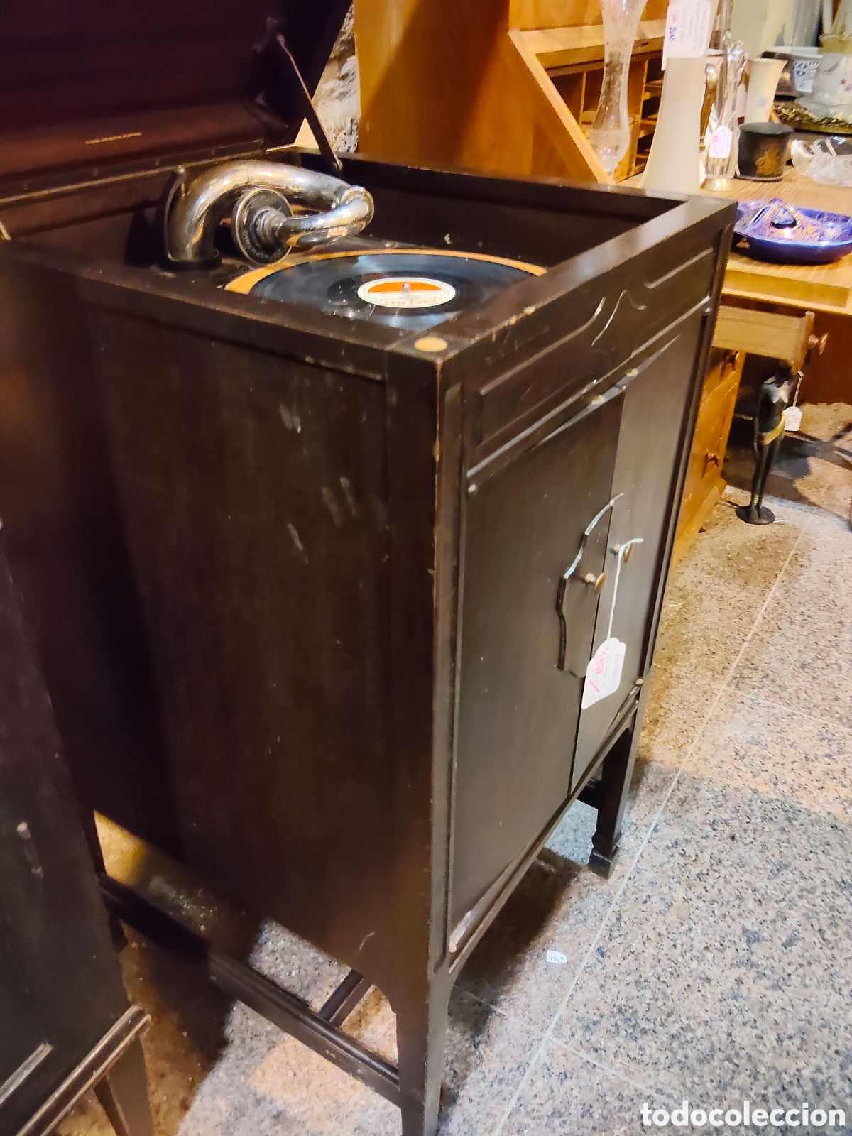 Gram&oacute;fonos y gramolas: Antiguo gram&oacute;fono con mueble - Foto 1