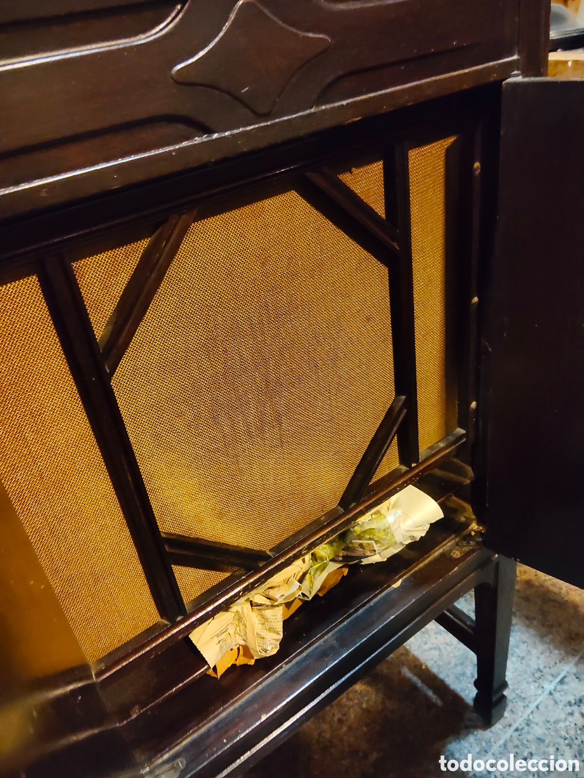 Gram&oacute;fonos y gramolas: Antiguo gram&oacute;fono con mueble - Foto 2
