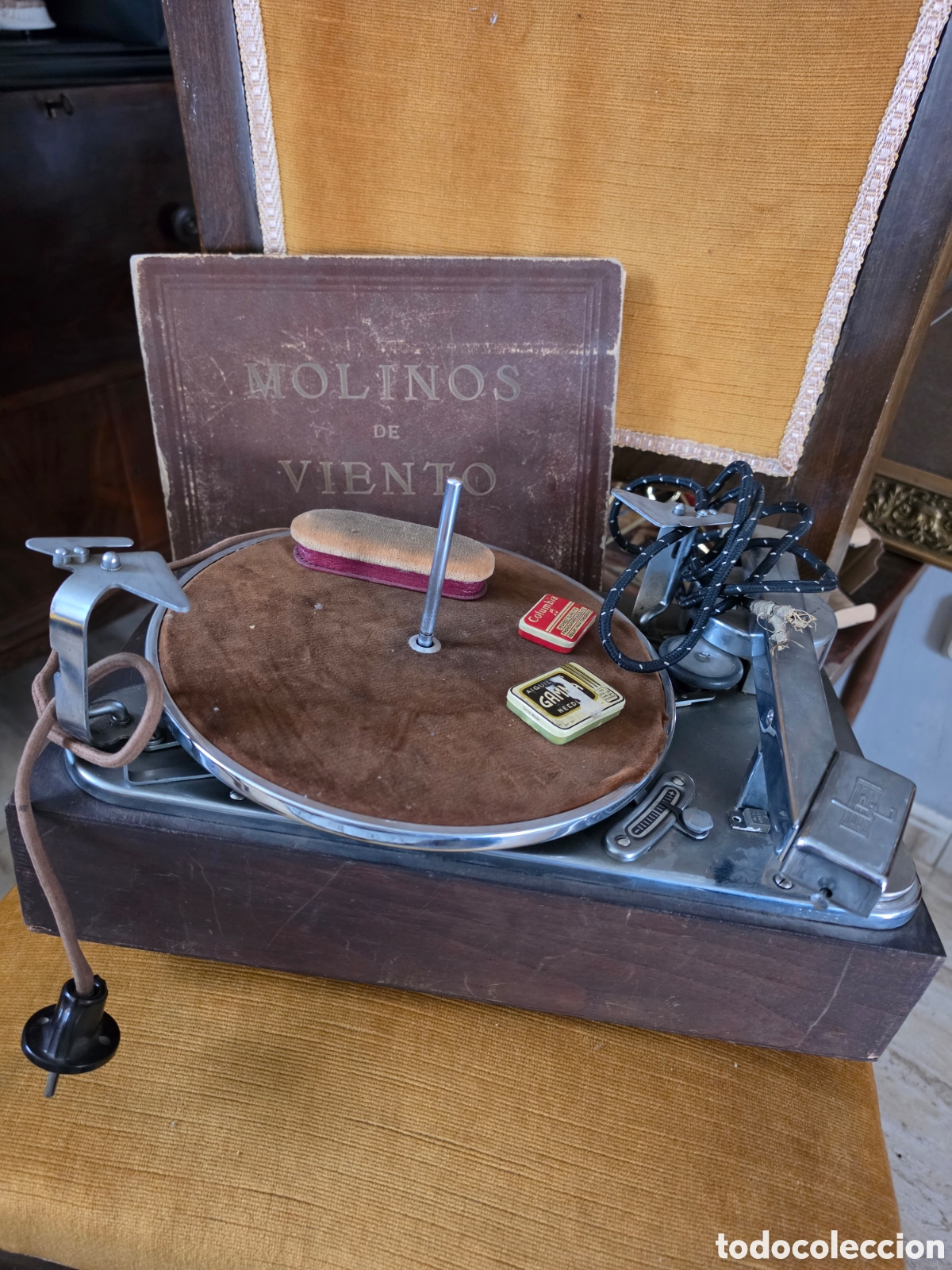 Grammofoni e gramolas: Antiguo Tocadiscos El&eacute;ctrico a&ntilde;os 30 + &Aacute;lbum Completo Zarzuela &rdquo;Molinos de Viento&rdquo; (Ode&oacute;n).