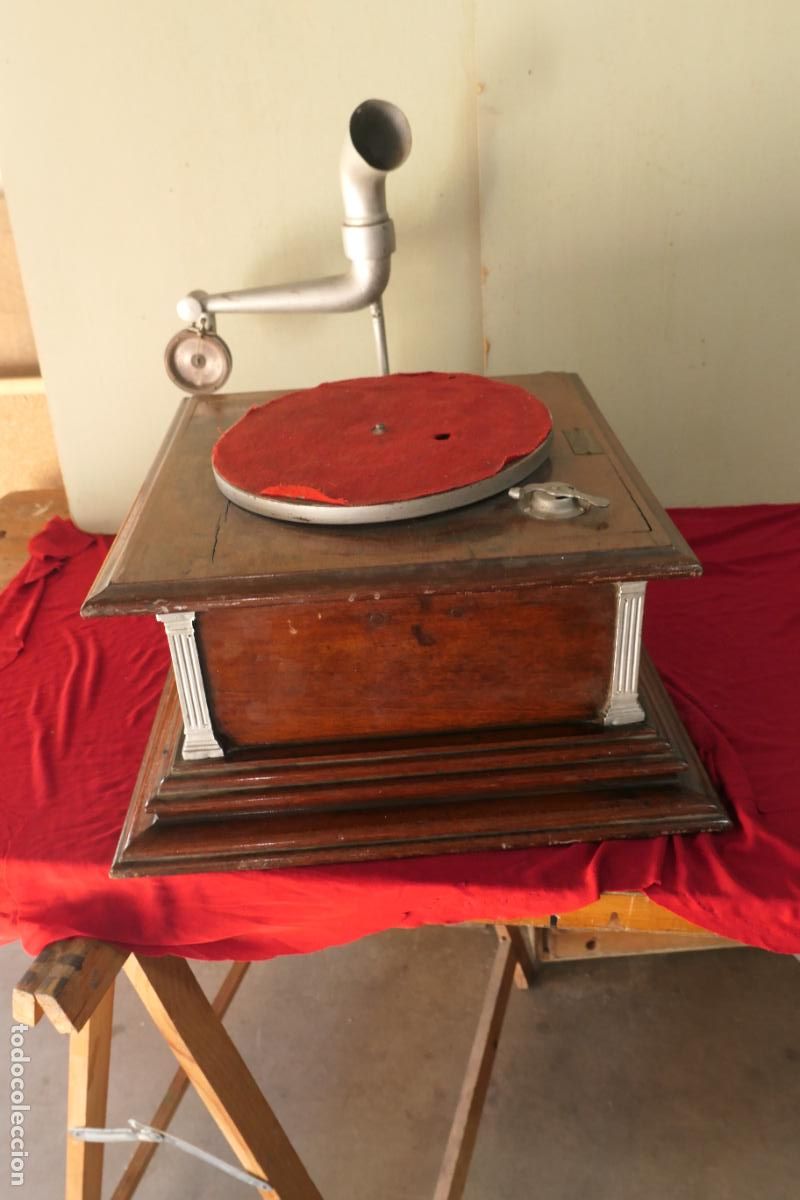 Gramofones e jukeboxes: Caja y m&aacute;quina para restauraci&oacute;n Gramola