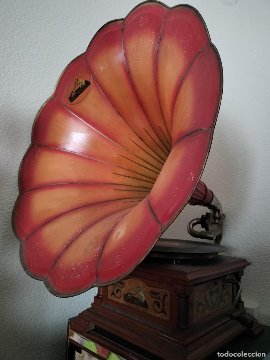 Gram&oacute;fonos y gramolas: Gram&oacute;fono a&ntilde;os 20. Modernista