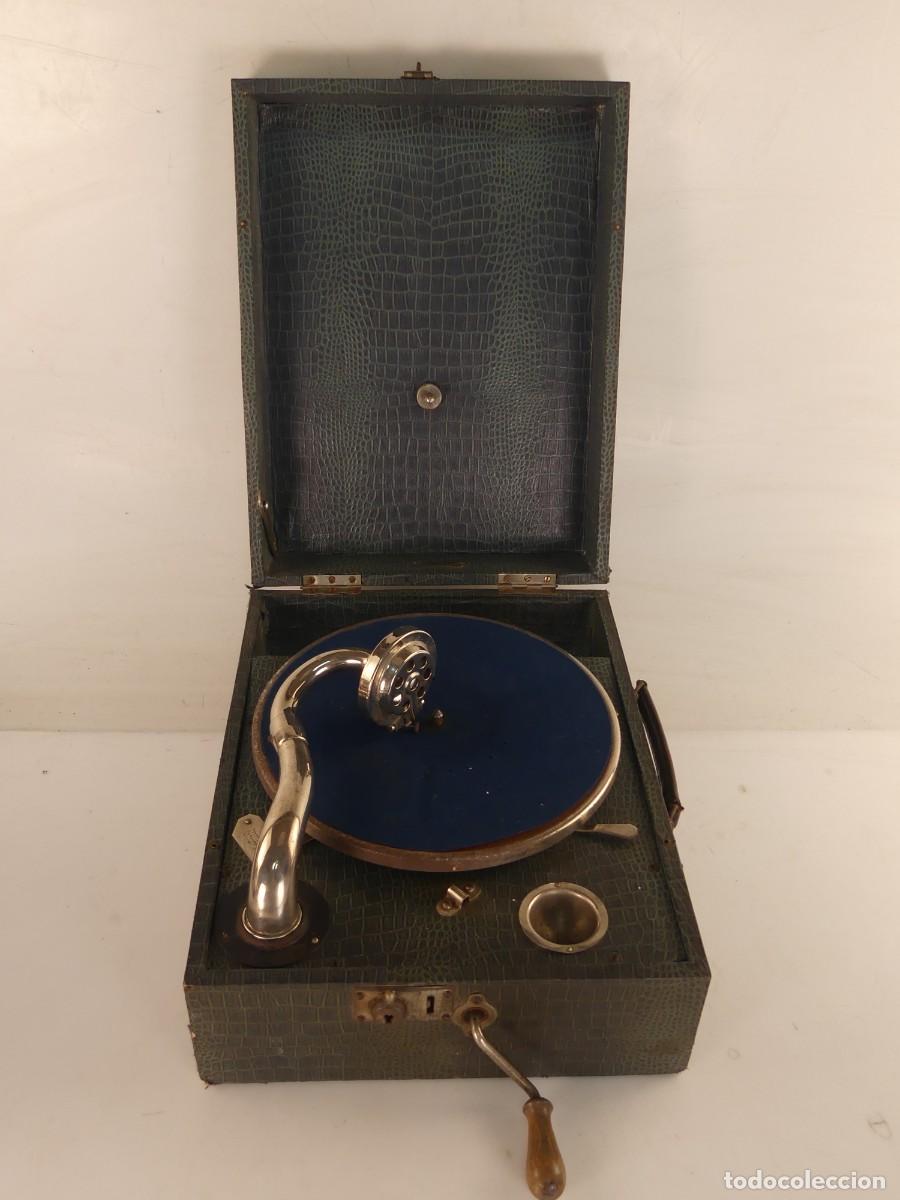 Gramophones and jukeboxes: ANTIGUA GRAMOLA DE MALETA MARCA PATHE -- PARA RESTAURAR