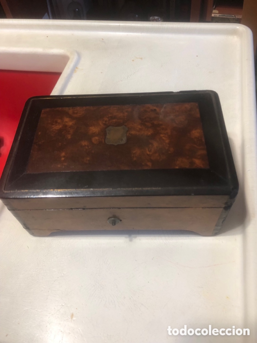 Gramophones: Caja de m&uacute;sica peque&ntilde;a funcionando