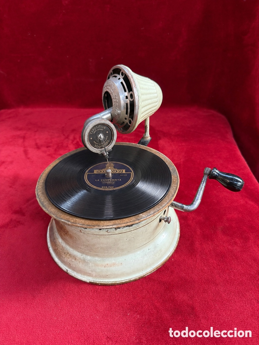 Grammophone: Antiguo y peque&ntilde;o gramofono Nirona a manivela!