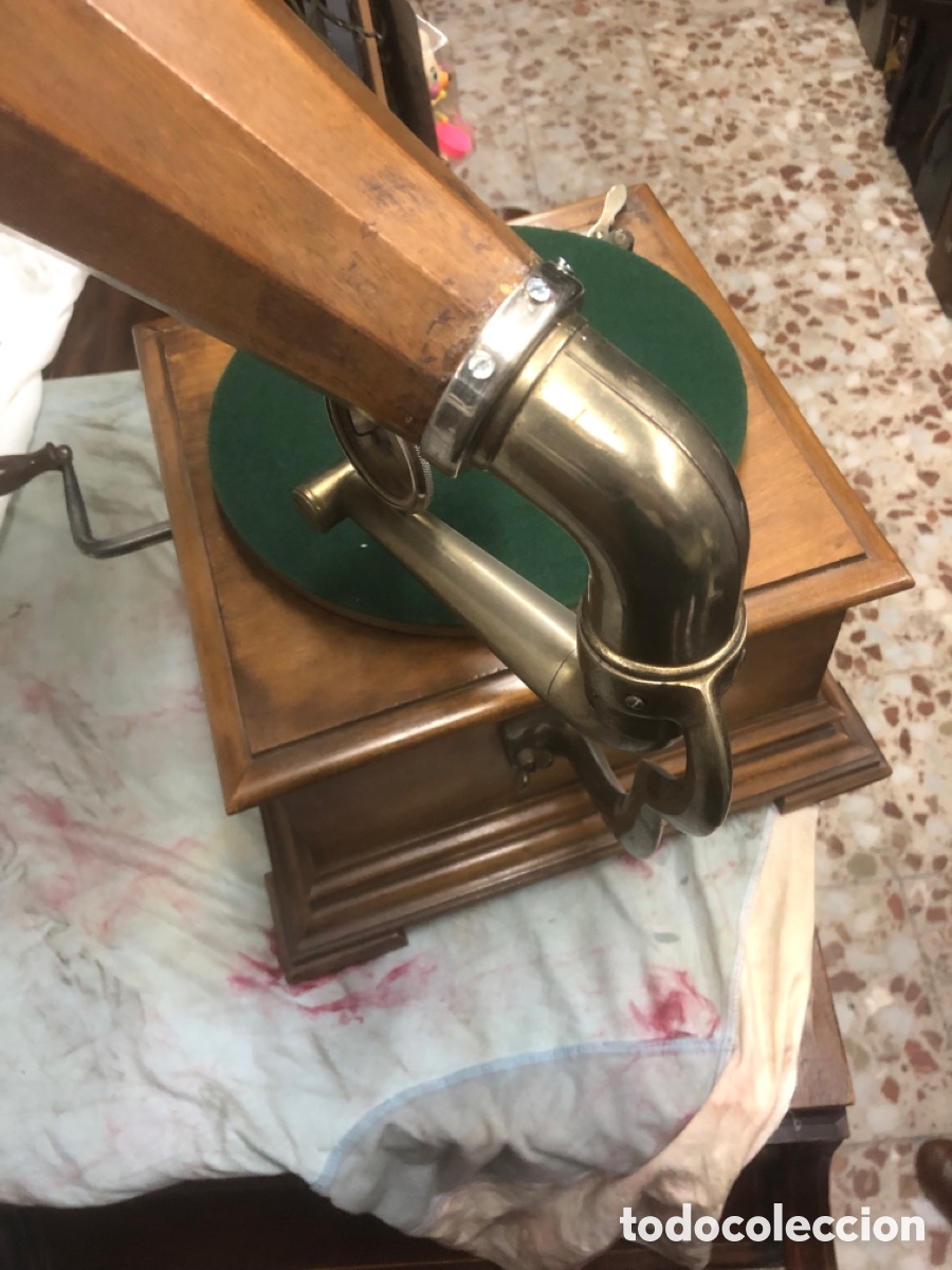 Gram&oacute;fonos y gramolas: Gram&oacute;fono bocina de madera funcionando - Foto 16
