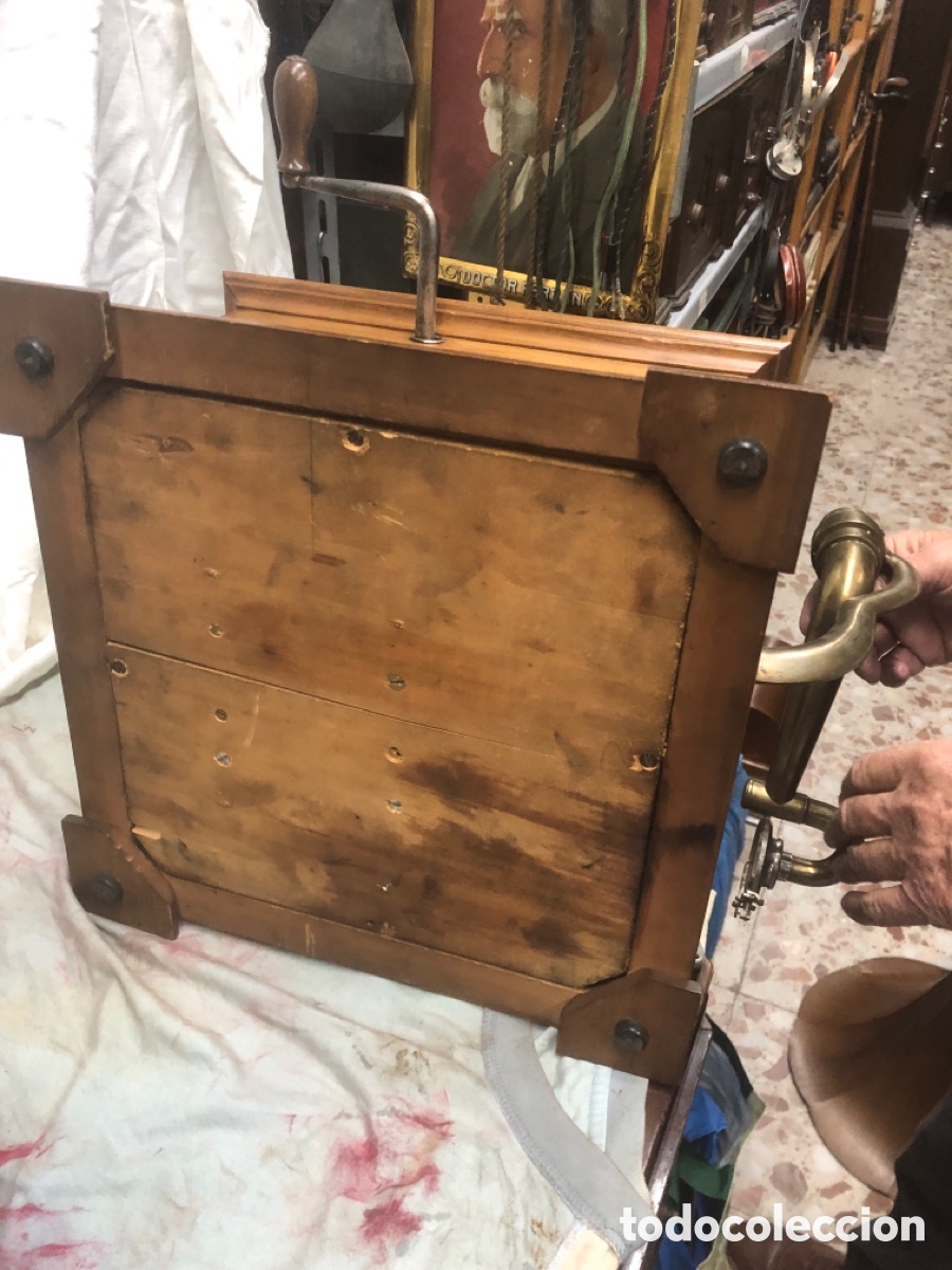 Gram&oacute;fonos y gramolas: Gram&oacute;fono bocina de madera funcionando - Foto 17