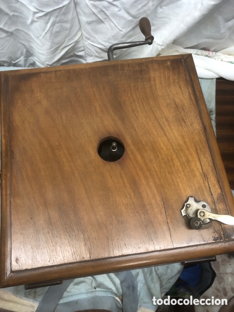 Gram&oacute;fonos y gramolas: Gram&oacute;fono bocina de madera funcionando - Foto 18