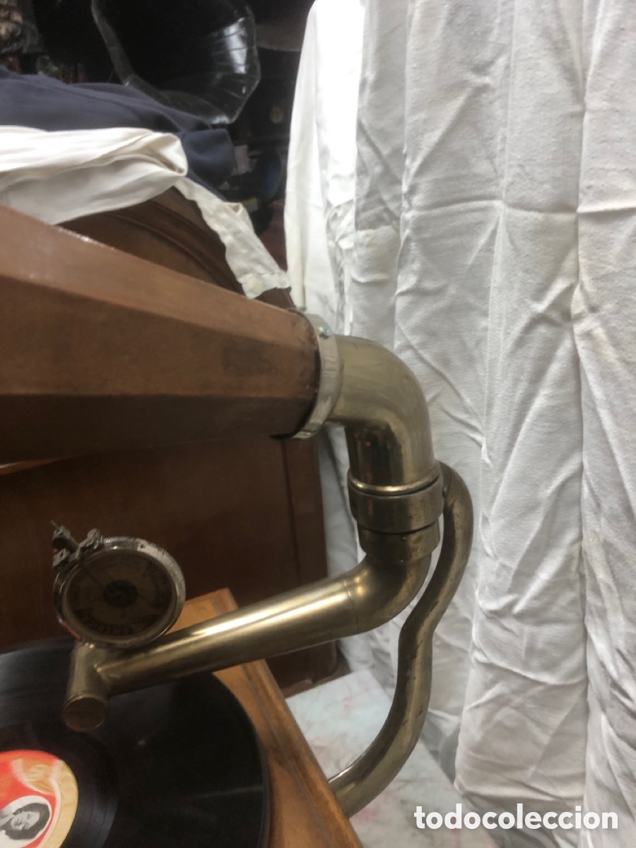 Gram&oacute;fonos y gramolas: Gram&oacute;fono bocina de madera funcionando - Foto 28