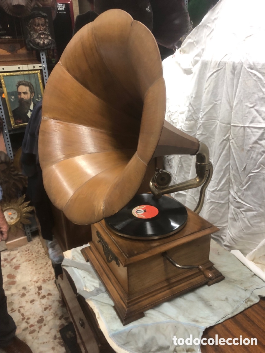 Gram&oacute;fonos y gramolas: Gram&oacute;fono bocina de madera funcionando - Foto 30
