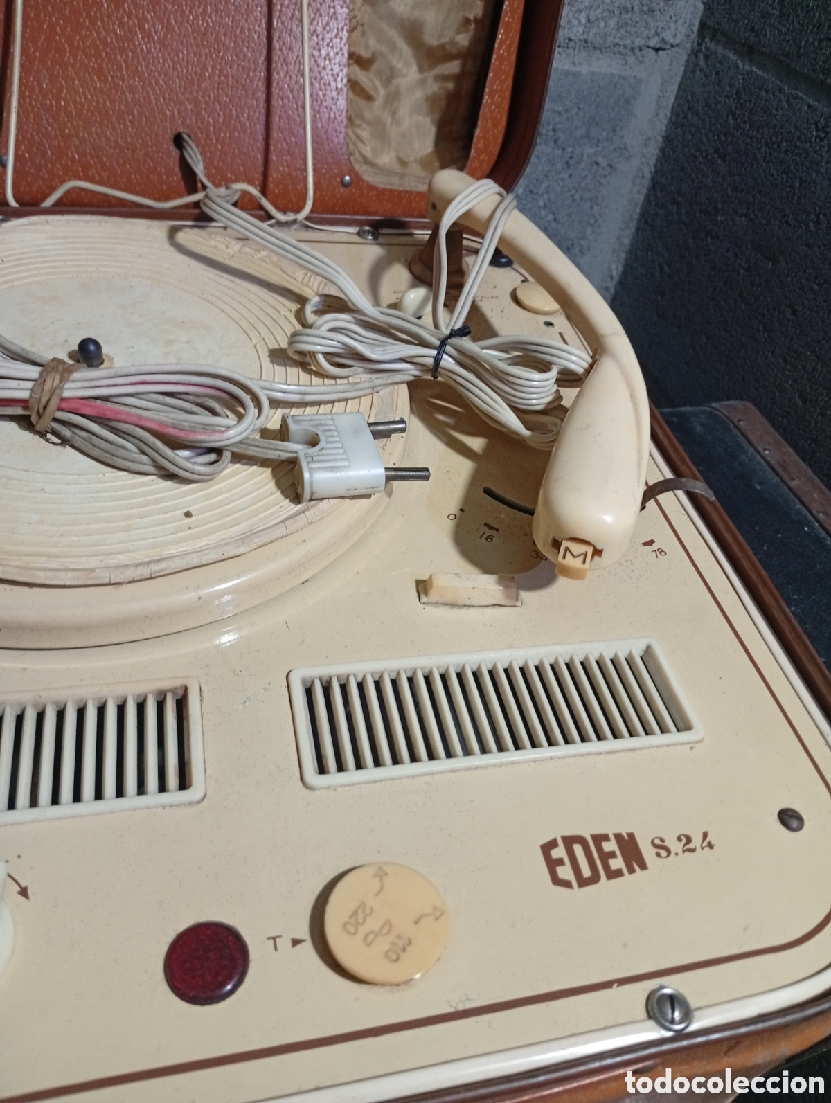 Gram&oacute;fonos y gramolas: Antiguo tocadiscos de maleta Ed&eacute;n - Foto 2