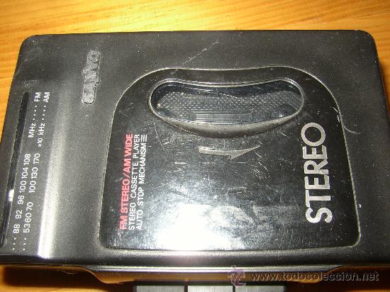 Radios antiguas: Radiocasete a pilas. - Foto 1
