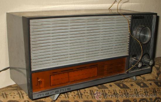 Radios antiguas: RADIO RARA ESPAÑOLA DE 1965 MARCA MARAHIS Q-196 FUNCIONANDO PERO METE RUIDO - Foto 2 - 30160275