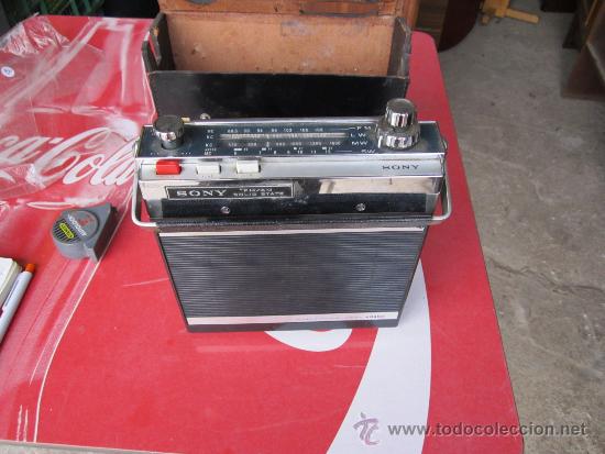 Radios antiguas: Radio Sony Solid State de los 80 - funda de cuero - funcionando. Raro - Foto 1