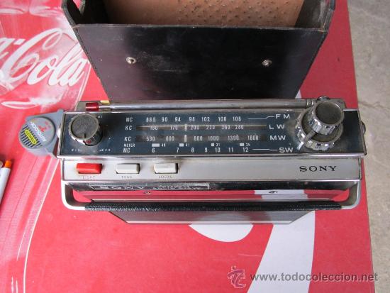 Radios antiguas: Radio Sony Solid State de los 80 - funda de cuero - funcionando. Raro - Foto 2
