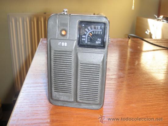 Radios antiguas: Antigua radio transistor PHILIPS 088 funcionando - Foto 1